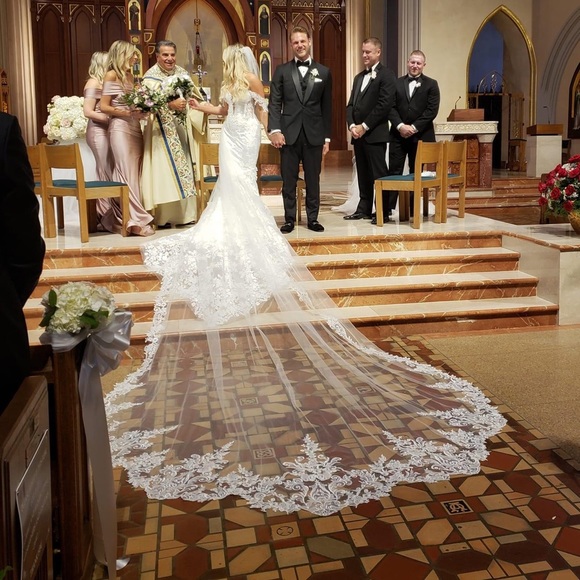 Pnina Tornai Wedding Gown - Picture 11 of 17